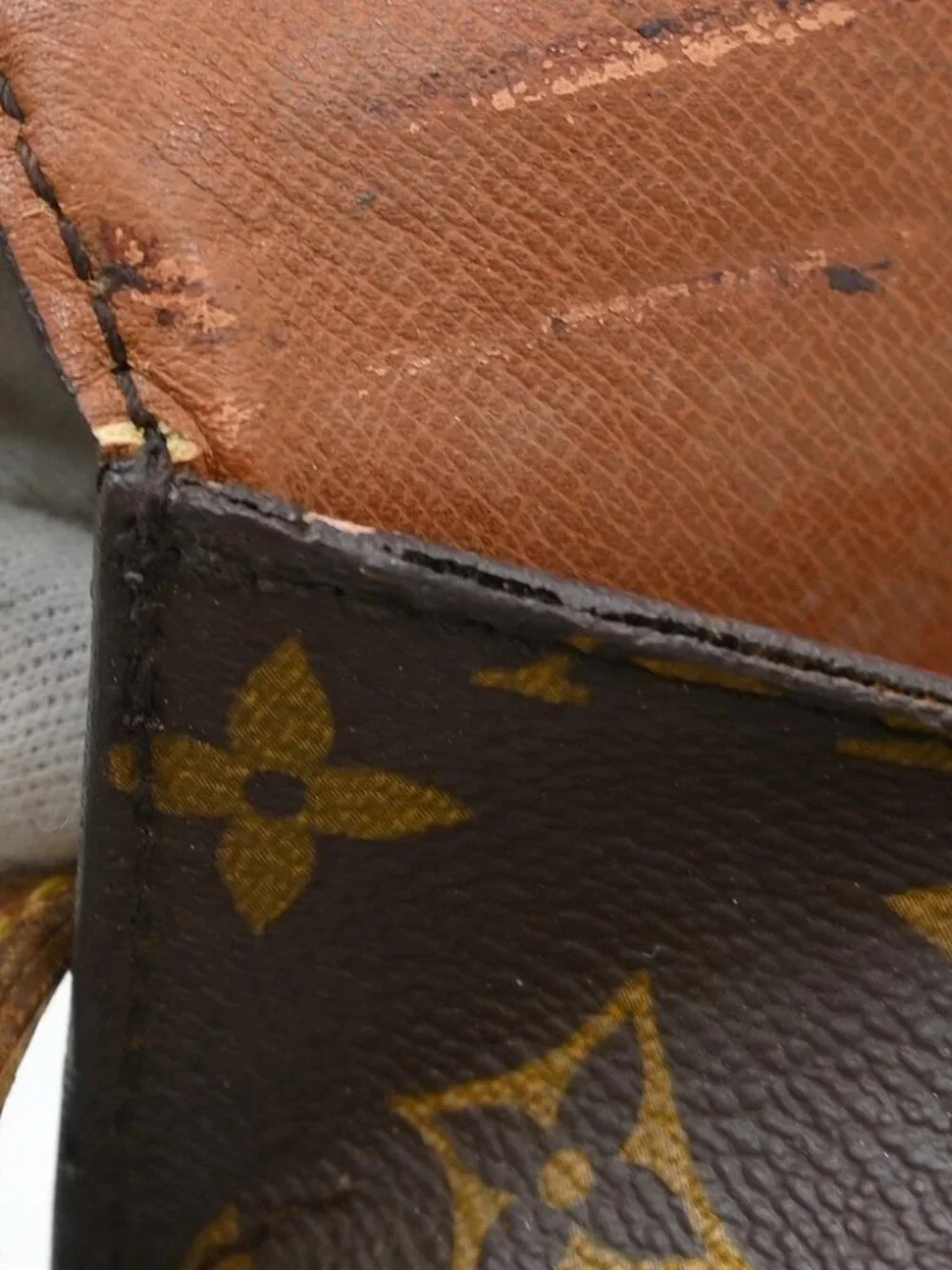 LOUIS VUITTON SAINT CLOUD GM SHOULDER BAG